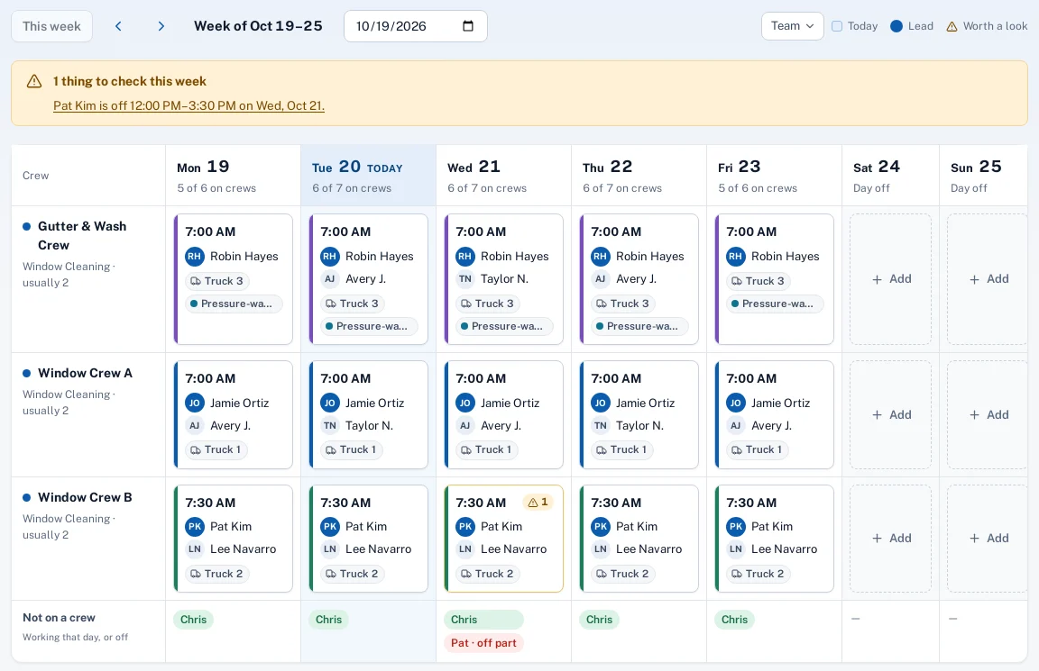 Screenshot: crew days for the week, each with its people, truck and start time.